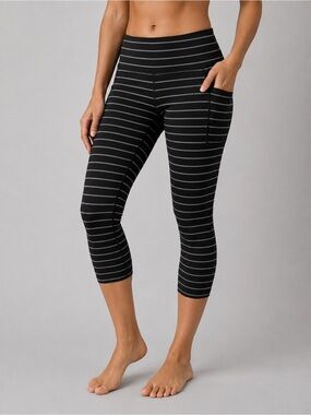 Athleta Striped Cropped Leggings Women’s Medium Black Gray Activewear Yoga